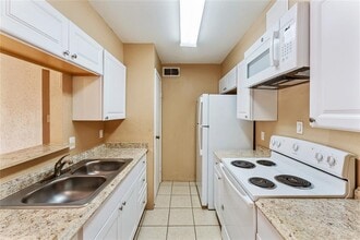 10100 S Gessner Rd in Houston, TX - Building Photo - Building Photo