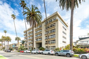 Residential Condos in Santa Monica, CA - Building Photo