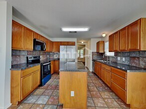 101 Foxtail Ct in Red Oak, TX - Building Photo - Building Photo