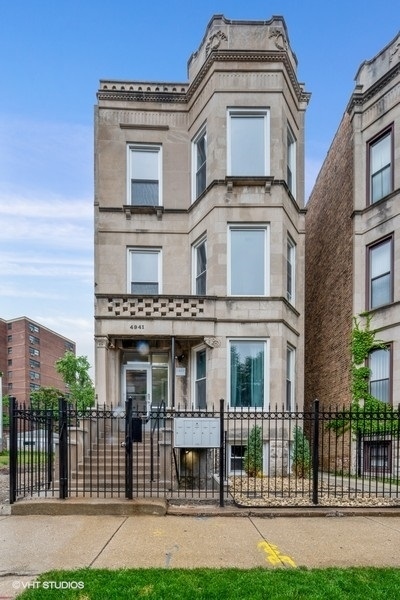 4941 S Champlain Ave in Chicago, IL - Building Photo
