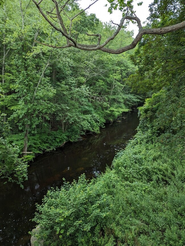 44 Boston Post Rd in East Lyme, CT - Building Photo - Building Photo