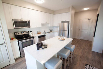 Cinque Apartments in London, ON - Building Photo - Building Photo