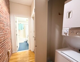 95 Gainsborough St, Unit 302 in Boston, MA - Foto de edificio - Building Photo