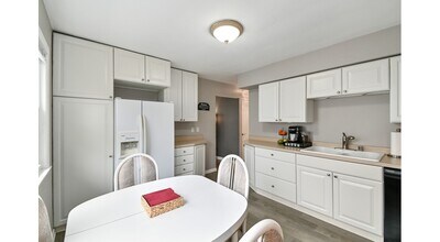 5940 N Lydell Ave in Whitefish Bay, WI - Building Photo - Building Photo