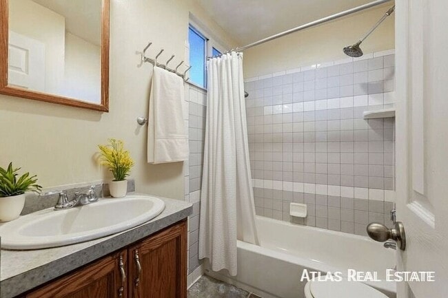 property at 1914 E Monument St