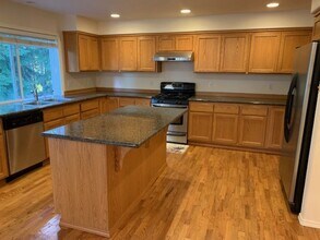 2907 NE 196th St in Shoreline, WA - Building Photo - Building Photo