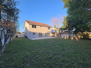 7928 NW 190th Ln in Hialeah, FL - Building Photo - Building Photo