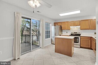 4900 Dorsey Hall Dr in Ellicott City, MD - Building Photo - Building Photo
