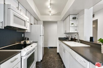 906 N Doheny Dr in West Hollywood, CA - Building Photo - Building Photo