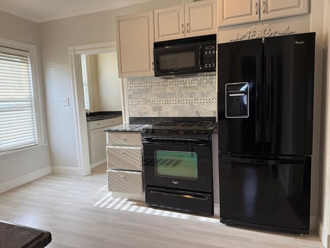 38 Russell St in Malden, MA - Building Photo - Building Photo