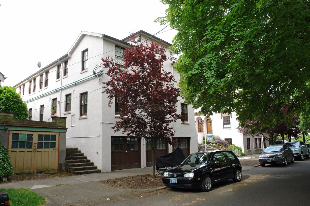 2250 NE Flanders St in Portland, OR - Foto de edificio