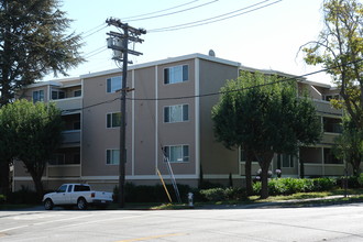 1477 Grove Ave in Burlingame, CA - Building Photo - Building Photo