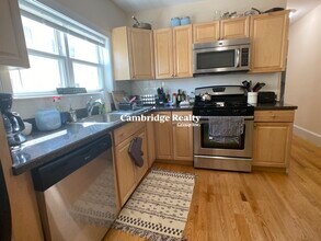 16 Willard Ave, Unit 1 in Medford, MA - Building Photo - Building Photo