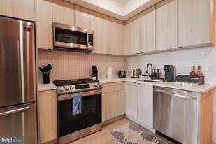 1806 I St NE in Washington, DC - Building Photo