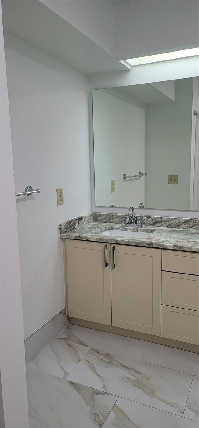 10790 NW 14th St in Plantation, FL - Foto de edificio - Building Photo