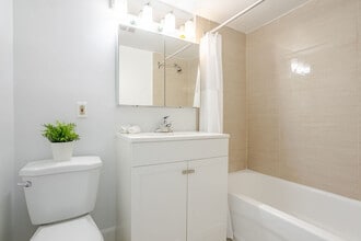 Le Saphir in St. Laurent, QC - Building Photo - Building Photo