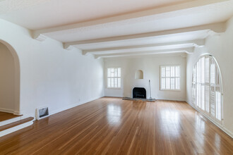 234 S Mansfield Ave in Los Angeles, CA - Foto de edificio - Building Photo