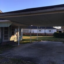 109 Broad St in West Orange, TX - Foto de edificio - Building Photo