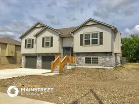 516 S Poplar St in Gardner, KS - Building Photo