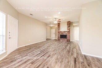 1201 Cypress Ln in Lancaster, TX - Foto de edificio - Building Photo