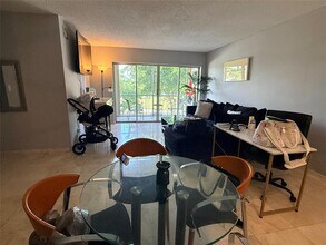 505 Spencer Dr in West Palm Beach, FL - Building Photo - Building Photo