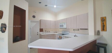 1314 Canary Island Dr in Weston, FL - Building Photo - Building Photo
