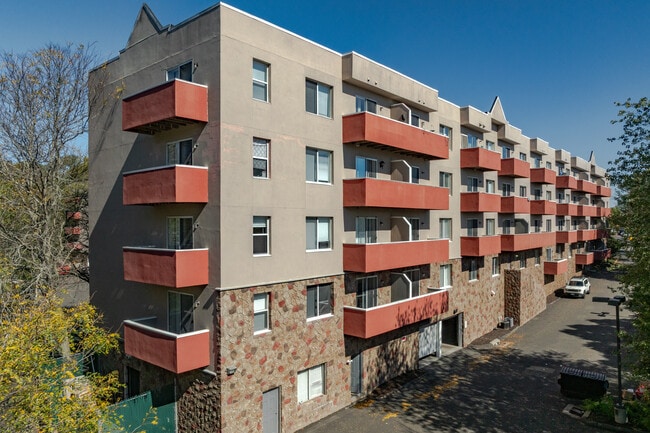 93 Richards Apartments in Norwalk, CT - Building Photo - Building Photo