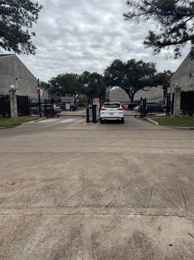 property at 10821 Braes Bend Dr