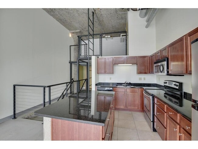 property at 521 S 7th St