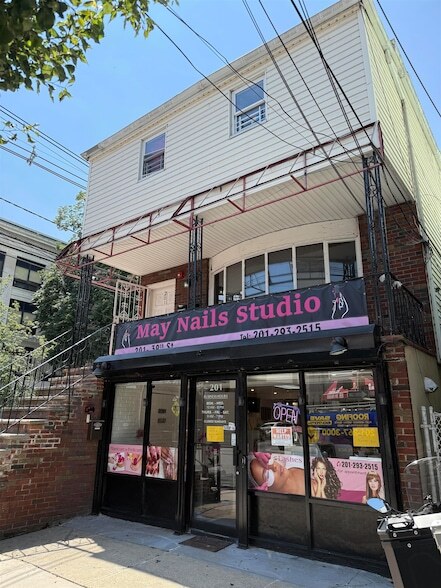 property at 201 39th St