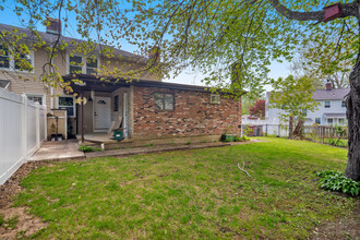 110 Cold Spring Cir in Naugatuck, CT - Building Photo - Building Photo