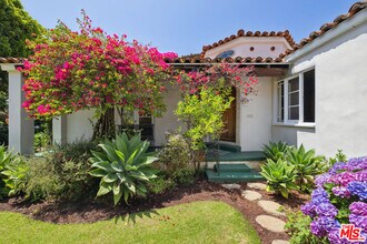 827 Yale St in Santa Monica, CA - Building Photo - Building Photo