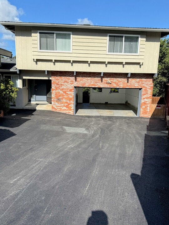 376 Caprino Way, Unit Home B in San Carlos, CA - Building Photo