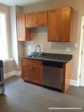 241 Maverick St, Unit 3 in Boston, MA - Building Photo - Building Photo