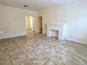 720 Meridian Ave-Unit -3 in Miami Beach, FL - Building Photo - Building Photo