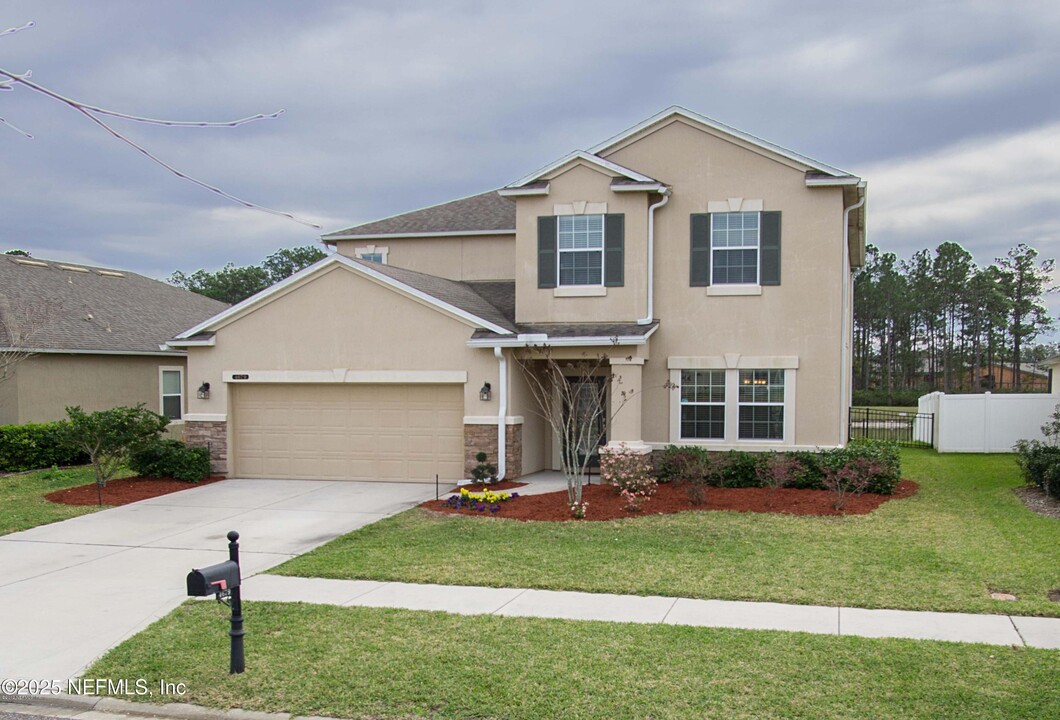 4679 Pine Lake Dr in Middleburg, FL - Foto de edificio