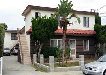 2419 Rockefeller Ln in Redondo Beach, CA - Foto de edificio