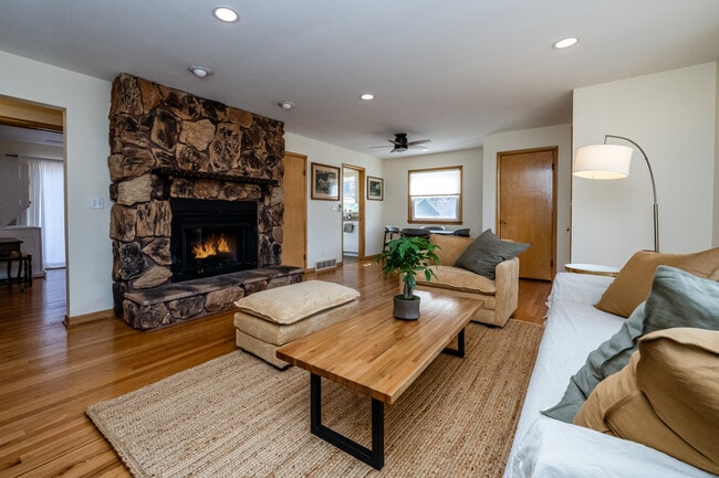 2767 Oakwood Ln in St. Joseph, MI - Building Photo - Building Photo