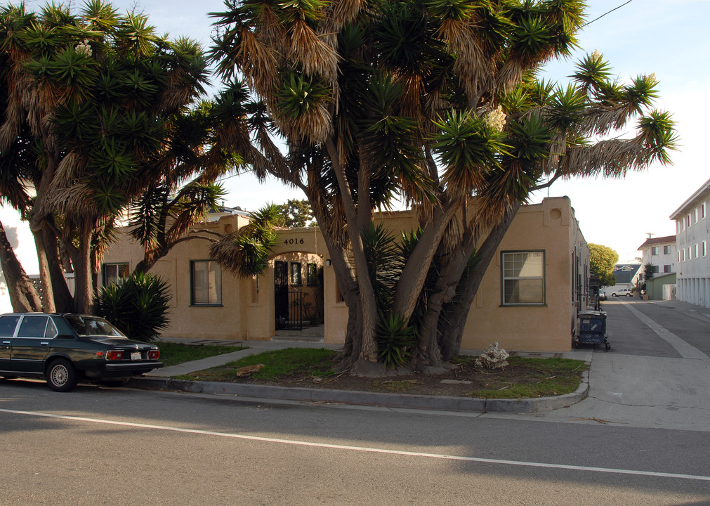 4016 S Pacific Ave in San Pedro, CA - Foto de edificio