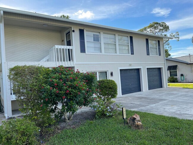 1337 Center Ln in Naples, FL - Building Photo - Building Photo