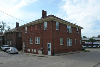 3810 Dodge St in Omaha, NE - Foto de edificio - Building Photo