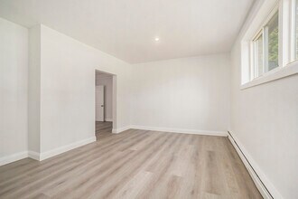 13 Pinehurst Av in Ottawa, ON - Building Photo - Building Photo
