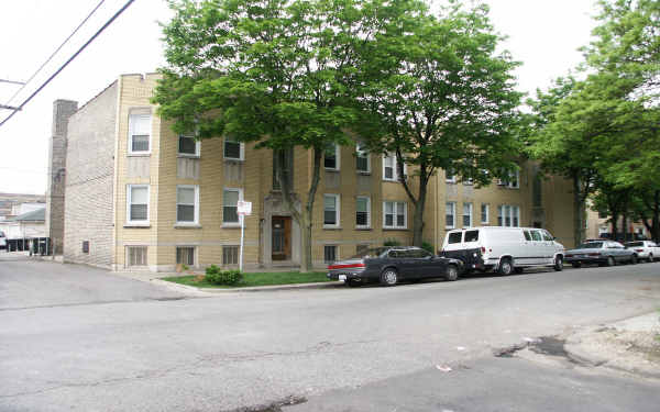 2415 W Arthur Ave in Chicago, IL - Building Photo