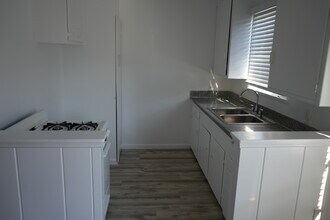 11622 Chandler Blvd in North Hollywood, CA - Building Photo - Building Photo