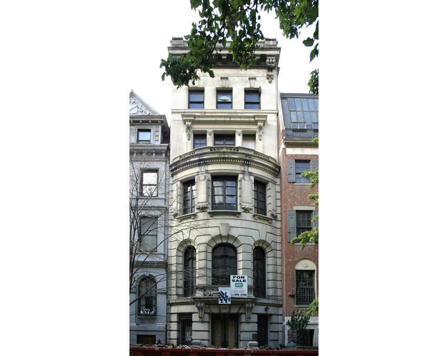 14 E 82nd St in New York, NY - Building Photo