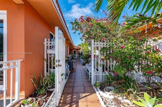 828 NW 29th Ave-Unit -830 in Miami, FL - Foto de edificio - Building Photo