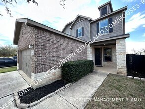 318 Pleasanton Cir in San Antonio, TX - Building Photo - Building Photo