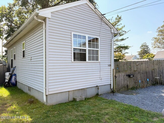 548 Clark Ave in Union Beach, NJ - Building Photo - Building Photo