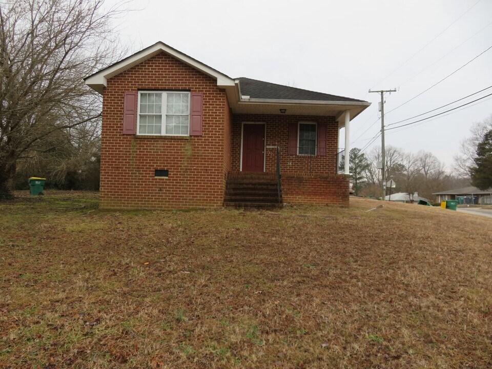 1900 Arlington Rd in Hopewell, VA - Building Photo