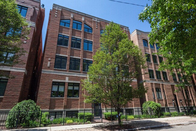 2708 N Lehmann Ct in Chicago, IL - Foto de edificio - Building Photo
